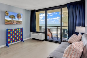 Whether you're working from the sofa, winning at Connect4, or waking up on the sleeper bed, this ocean view steals the show. There’s nothing like sipping your coffee with the waves in sight and the sea breeze just a few steps away. ☕