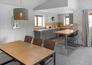 Contemporary Lakeview Lodge 6 - Woodland Waters, Ancaster