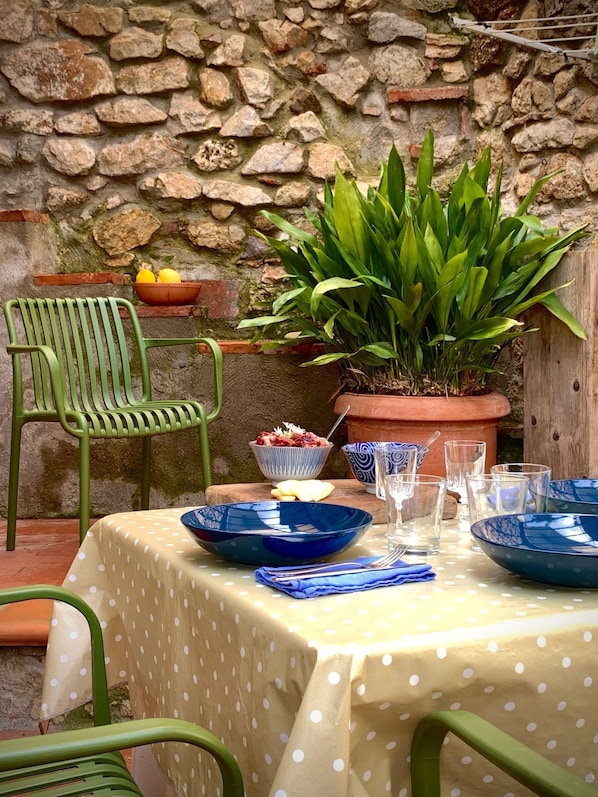 Outdoor dining