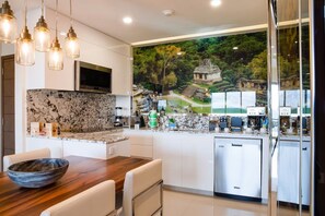 Full Chef's Kitchen