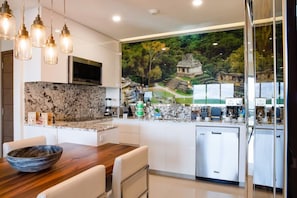 Full Chef's Kitchen