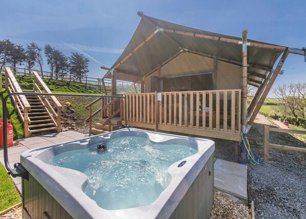 Bain à remous extérieur