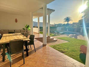 Outdoor dining