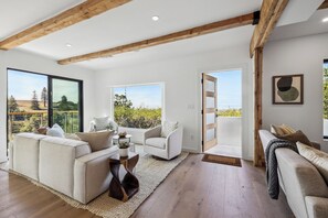 Living Room & Entrance