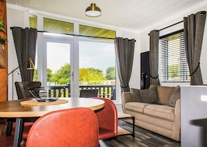 Bijou Bespoke Lodge - Belle Aire Holiday Park, Hemsby
