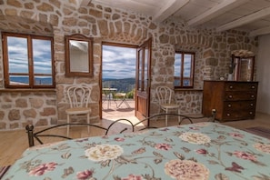 Schlafzimmer 1