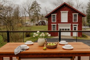 Enjoy dining al fresco with a beautiful lakeside view at your fingertips.