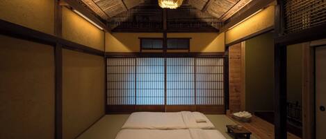 First floor: Zakuro room