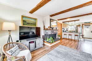 Living Area | Smart TV | Gas Fireplace | Dining Bar