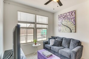 Den | Flat-Screen TV | Central A/C & Heating