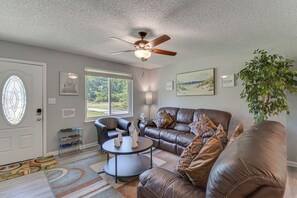 Living Room | Smart TV | Free WiFi