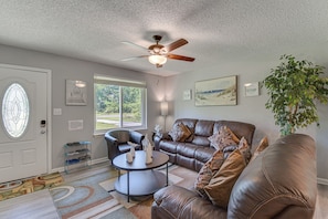 Living Room | Smart TV | Free WiFi