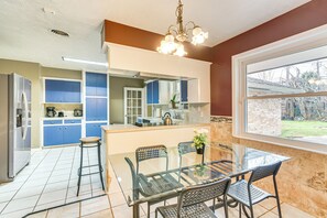 Dining Area | Kitchen