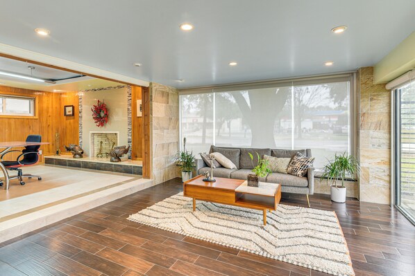 Houston Vacation Rental | 2BR | 2BA | 1 Step to Enter | 2,223 Sq Ft