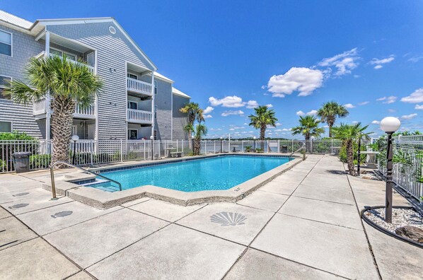 Fort Walton Beach Vacation Rental | 2BR | 2BA | 750 Sq Ft | Stairs Required