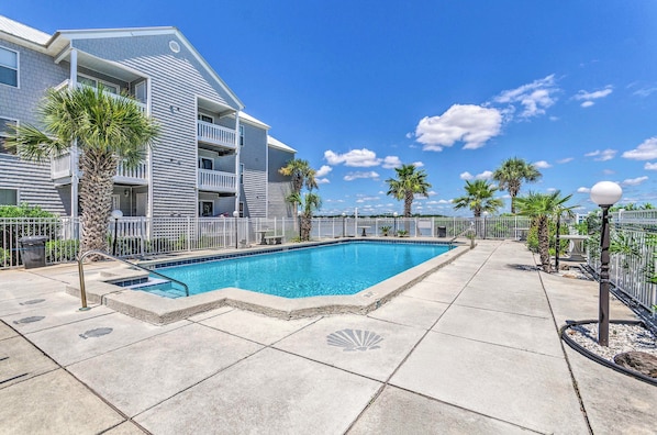 Fort Walton Beach Vacation Rental | 2BR | 2BA | 750 Sq Ft | Stairs Required