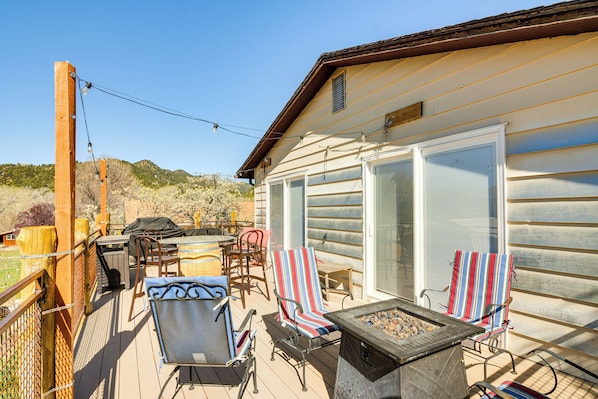 Glendale Vacation Rental | 5BR | 2BA | Steps Required | 2,500 Sq Ft