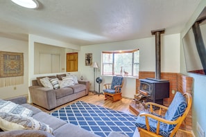 Living Room | Free WiFi | Central Heat | Smart TV