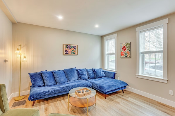 Columbia Vacation Rental | 2BR | 1.5BA | 1,768 Sq Ft | Stairs Required