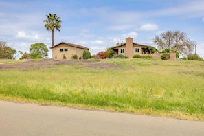 Property Exterior | Single-Story Home | Keyless Entry