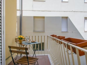 Udendørs Møbler, Have, Udendørs Bord, Stol, Skygge, Landscaping, Backyard, Gård, Eco Hotel, Køkken & Spisebord