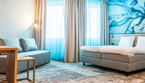 Unit with one Queen bed or twin beds. Actual unit may vary