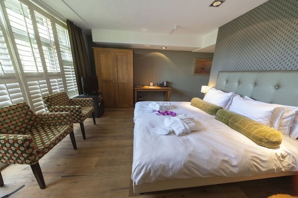 Comfortable Unit with Two Single beds