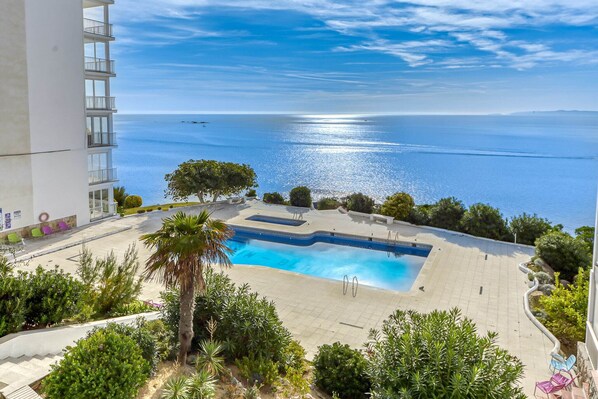 Holiday Home Swimming Pool