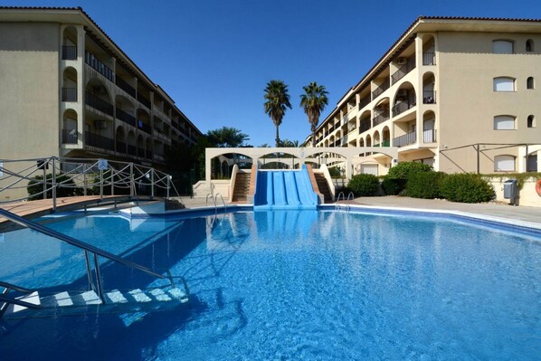 Holiday Home Swimming Pool