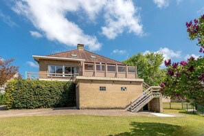 Stugans exteriör [sommar]