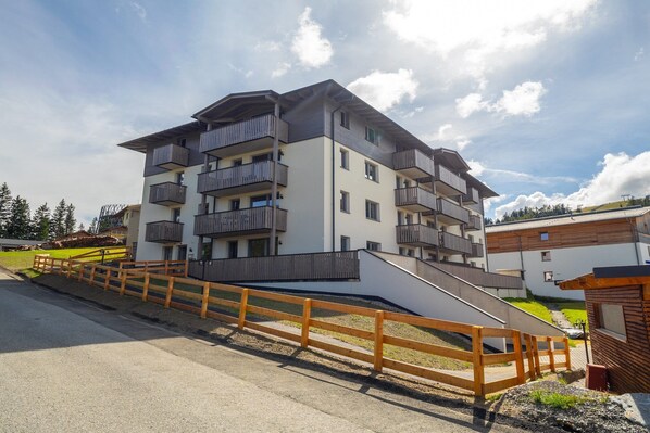 Außenseite Ferienhaus [Sommer]