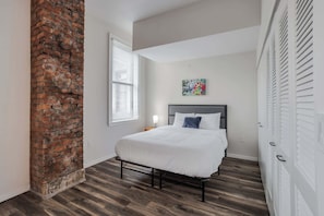 Common Space - Queen bed