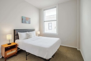 Bedroom 1 - Queen bed