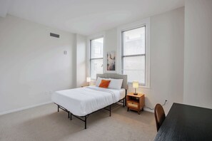 Bedroom 2 - Queen bed