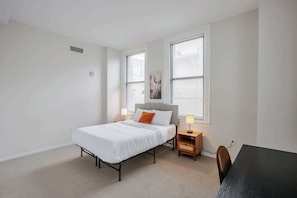 Bedroom 2 - Queen bed