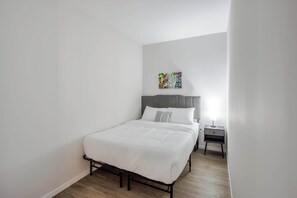 Bedroom 2 - Queen bed