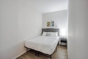 Bedroom 2 - Queen bed