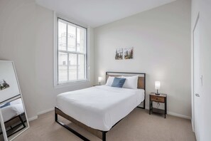 Bedroom 1 - Queen bed