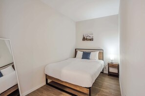 Bedroom 2 - Queen bed