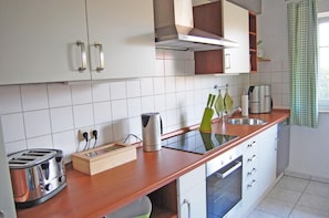 Voll ausgestattete Nolte-Luxus-Küche.