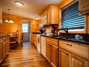 Fully equipped kitchen – cook up your favorite meals!