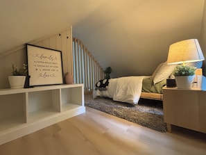 BEDROOM 1 LOFT
QUEEN SIZED BED