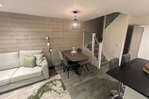 dining area for 6
