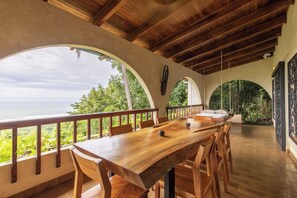 Patio. (1)