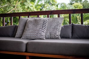 Patio. (2)