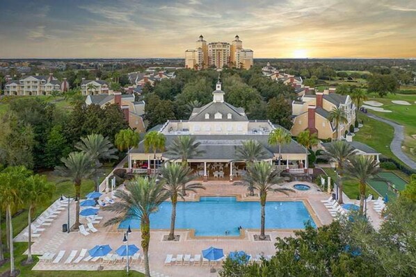Seven Eagles: Pool, Spas, Fitness Centers and Linear Park