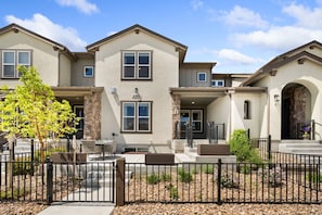 Front Entrance | Welcome to The Highland Retreat