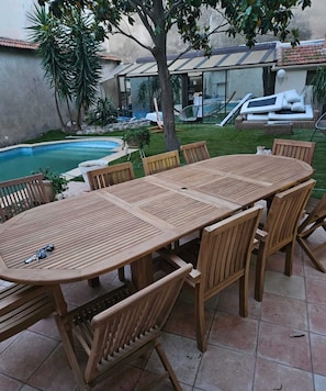Outdoor dining
