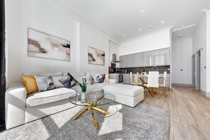 Living Room / Lounge