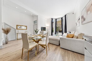 Living Room / Lounge